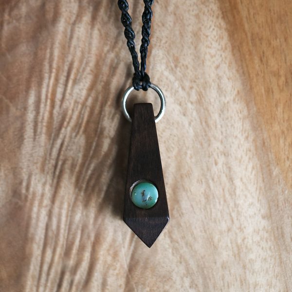 S4033-018 Ebony and Chrysoprase Amulet - Image 2