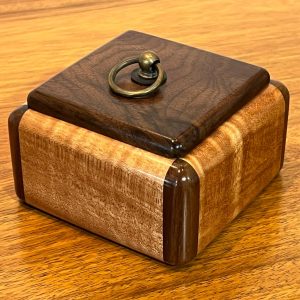 handcrafted-queensland-maple-silkwood-american-walnut-designer-keepsake-box-by-david-suters-timbercraftsman